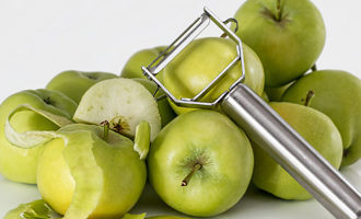 ⏰ коли дійсно варто чистити яблука?