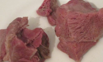 ⏰ чому яловиче м'ясо після варіння має червоний колір?